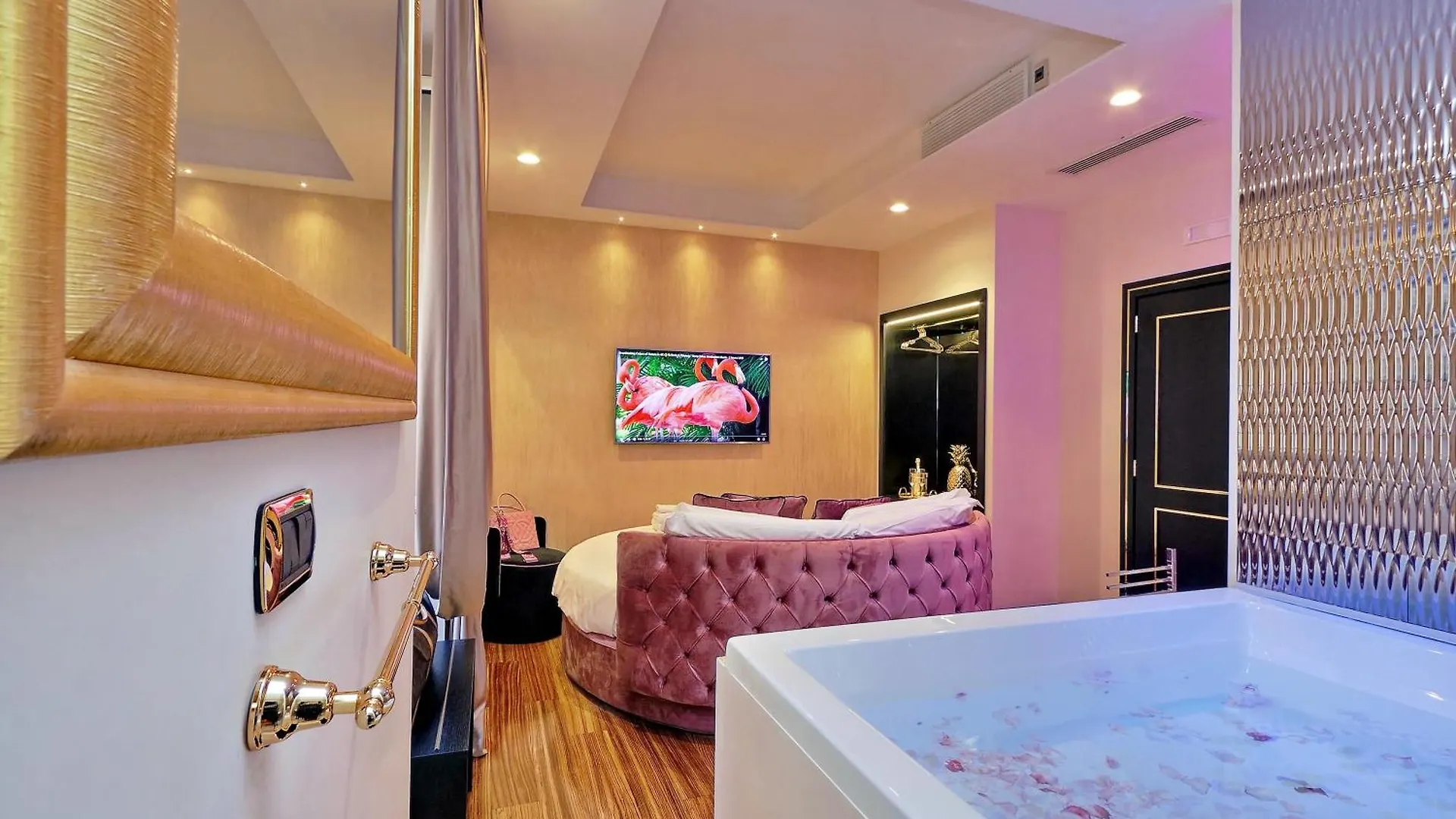 Spanish Gold Edition Rome Apartment