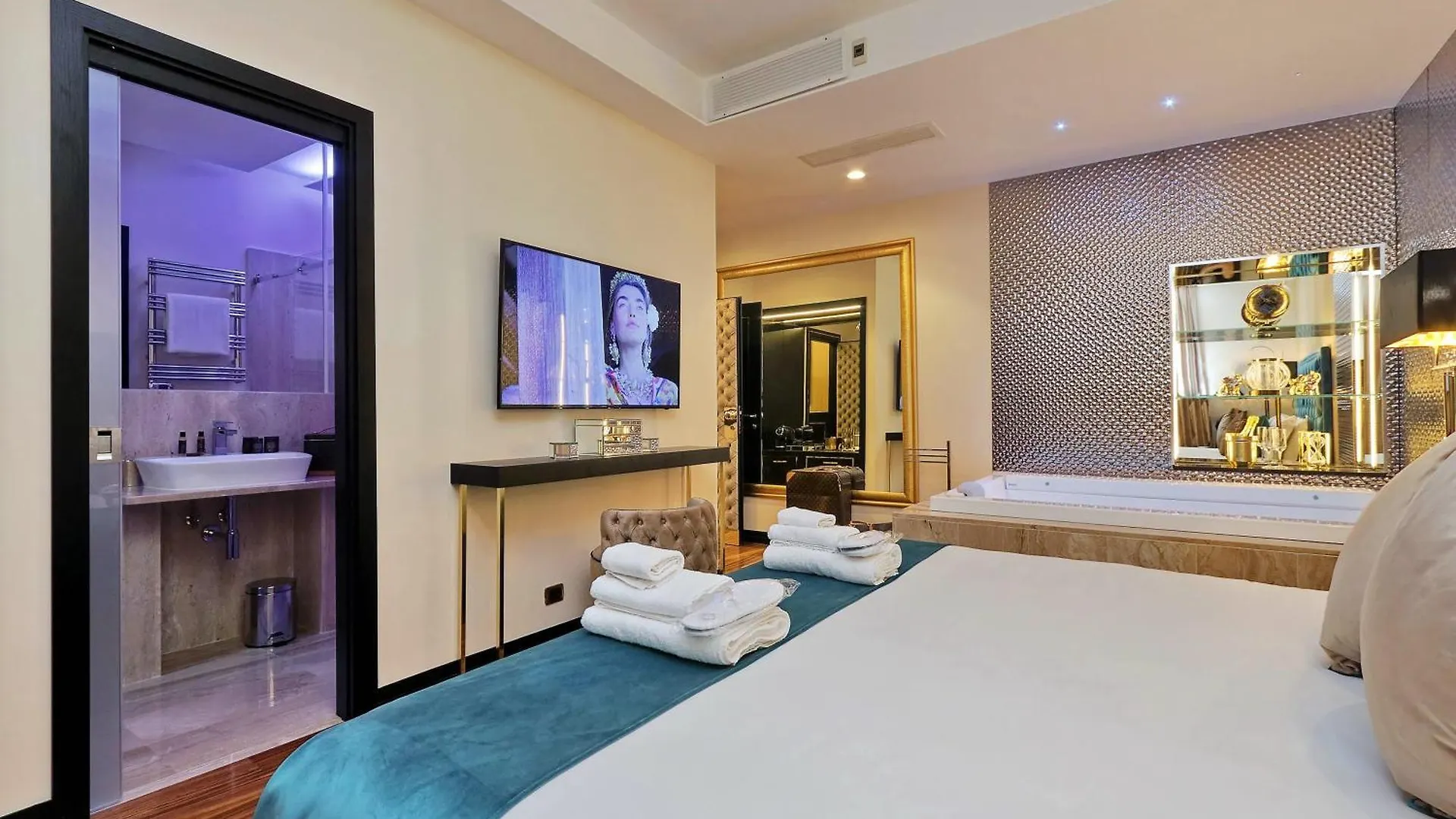 Spanish Gold Edition Rome Apartment